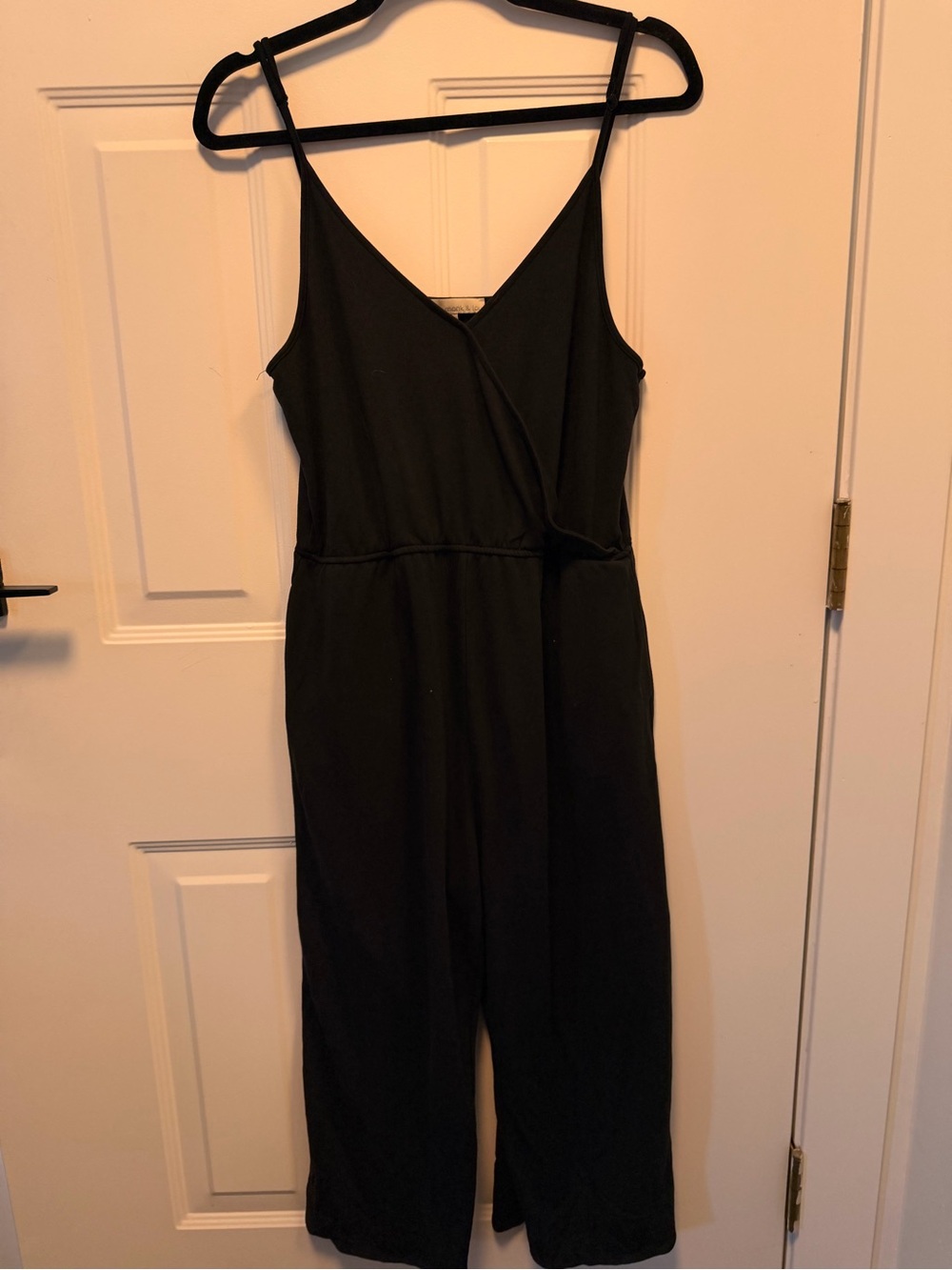 Sleeveless Black V-Neck Jumpsuit with Waist Seam